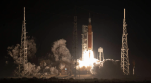 nasa-rocket-moon-web-696x385-1