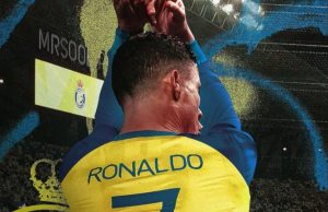 gotovo-e-ronaldo-stavi-potpis-na-dvegodishen-dogovor-so-al-nasr-foto-video-1