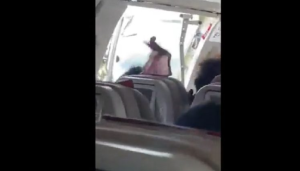 Otvorena vrata sred avionski let