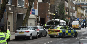 policija-pred-londonskiot-muzej