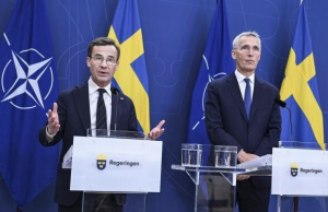 Ulf-Kristerson-i-Jens-Stoltenberg-Shvedsko-sobranie-priem-vo-NATO
