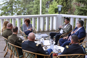 Gordana Siljanovska Davkova sredba so americhki generali